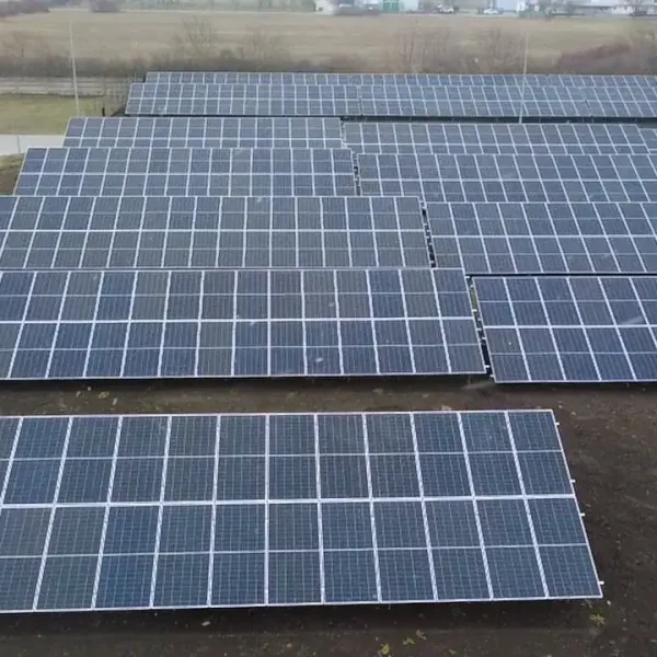 Leoni napelemes kiserőmű